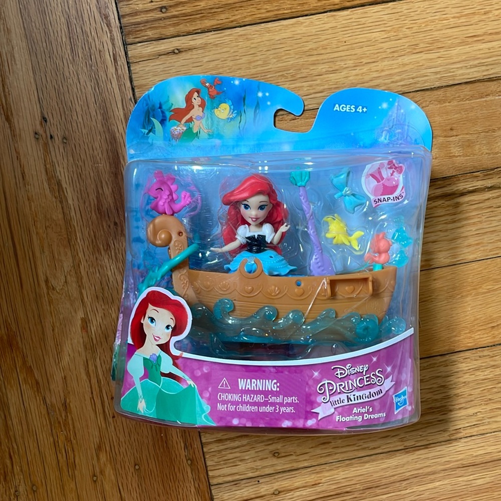 Ariel’s Floating Dreams Snap-Ins Toy